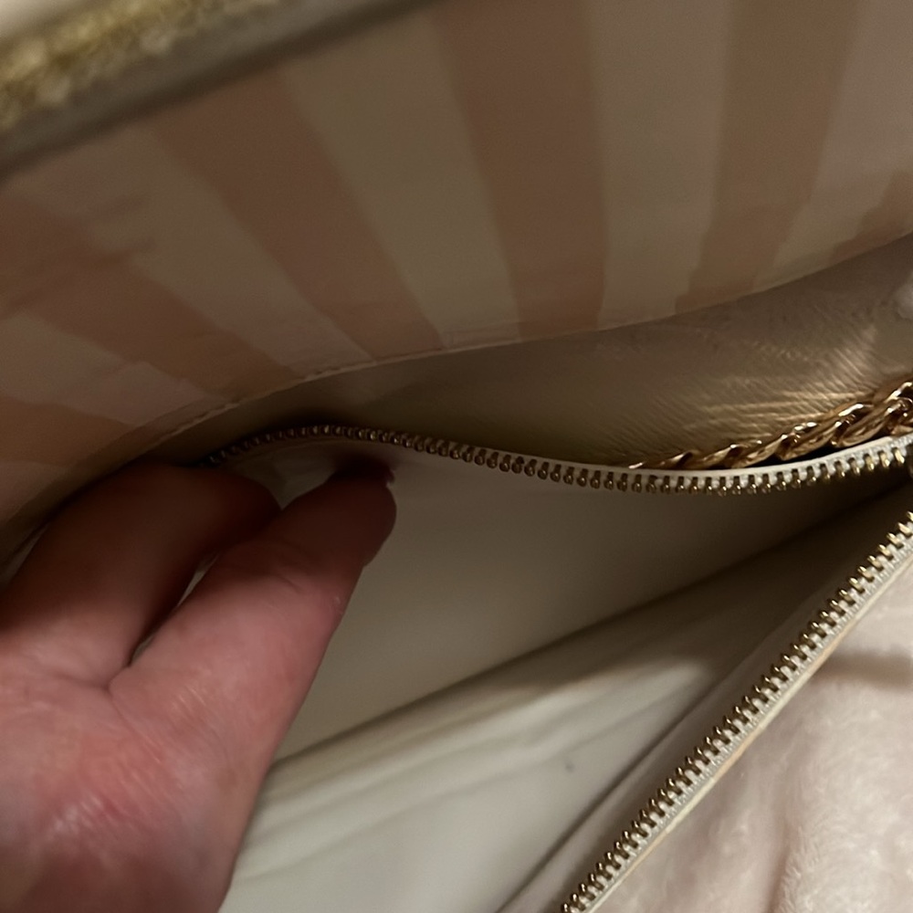 Authentic LV mono Rayures . Great condition . Comes with a box and dust bag . - Picture 4 of 5